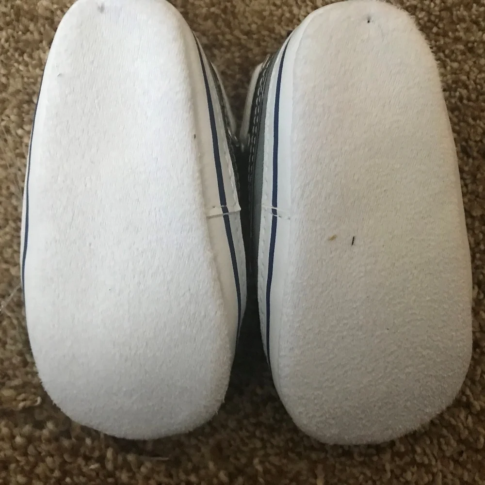 HB baby shoes 12-18M